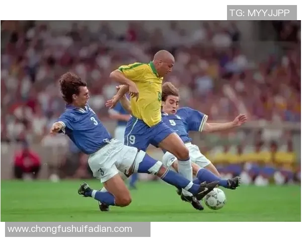 足球巨星背后的故事与传奇瞬间深度解析节目