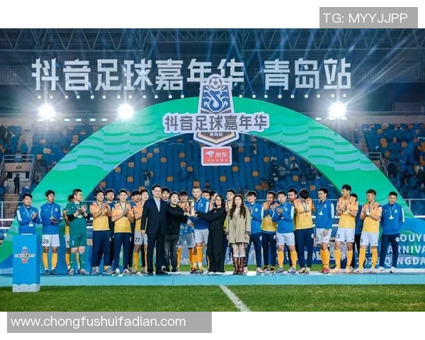 足球明星跨界挑战在舞台上展现球技与魅力的精彩瞬间